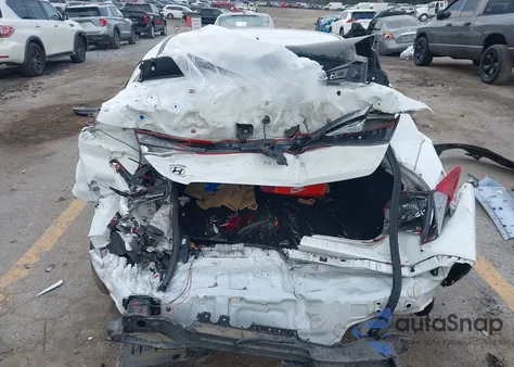 2024 Hyundai Elantra Sel z USA, uszkodzony, nr VIN KMHLM4DG6RU719142